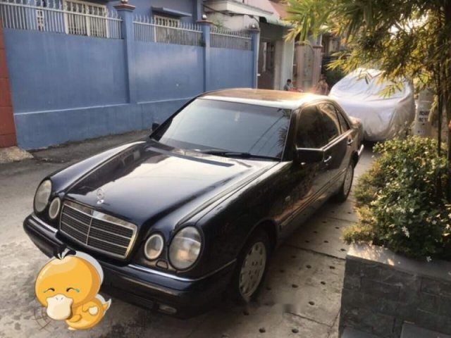 Bán Mercedes E230 đời 1996, màu đen chính chủ0