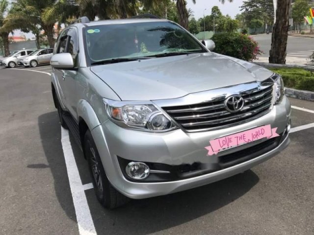 Cần bán gấp Toyota Fortuner AT đời 2016, màu bạc, xe nhập