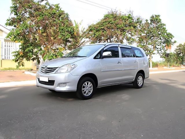 Bán Toyota Innova 2.0MT đời 2009, màu bạc còn mới