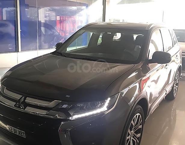 Cần bán xe Mitsubishi Outlander 2.0 CVT năm sản xuất 2019, màu nâu  0