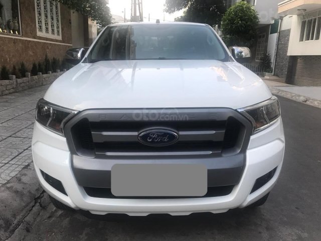 Cần bán xe Ford Ranger 2017, máy dầu, số sàn, màu trắng