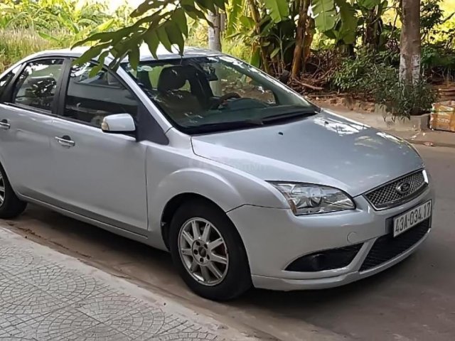 Bán xe Ford Focus 1.8MT Sedan, đời 2008, màu bạc, số sàn