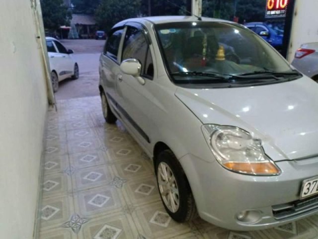 Xe Chevrolet Spark sản xuất 2012, màu bạc còn mới0