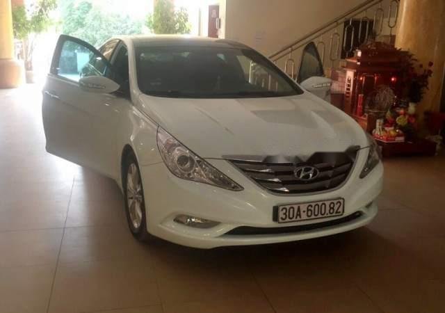 Cần bán gấp Hyundai Sonata năm 2010, màu trắng, nhập khẩu, giá chỉ 545 triệu