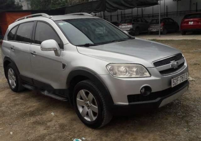 Cần bán xe Chevrolet Captiva sản xuất 2008, màu bạc, giá tốt