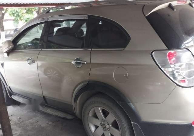 Cần bán lại xe Chevrolet Captiva sản xuất năm 2010, màu vàng