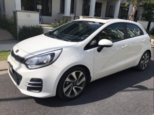 Cần bán gấp Kia Rio đời 2015, màu trắng, nhập khẩu