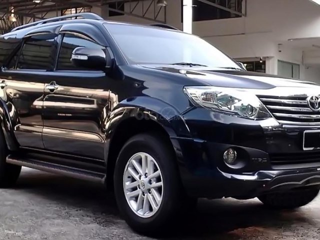 Cần bán xe Toyota Fortuner năm 2013, màu đen, không đâm va ngập nước