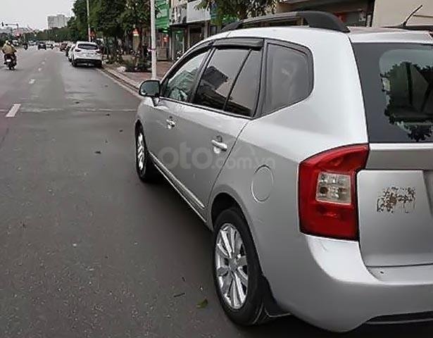 Bán Kia Carens LX 1.6 MT đời 2011, xe màu bạc 