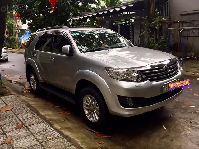 Cần bán gấp Toyota Fortuner 2.7V 4x4 AT đời 2013, xe màu bạc