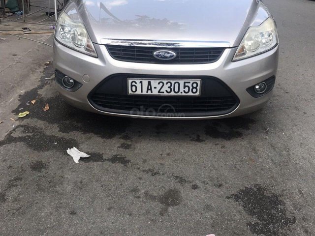 Cần bán Ford Focus 1.8 AT 2010, màu bạc, xe cũ