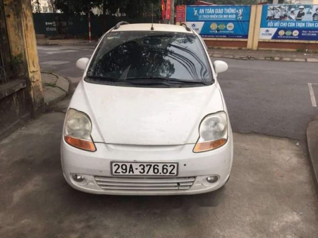 Cần bán Chevrolet Spark sản xuất 2011, màu trắng