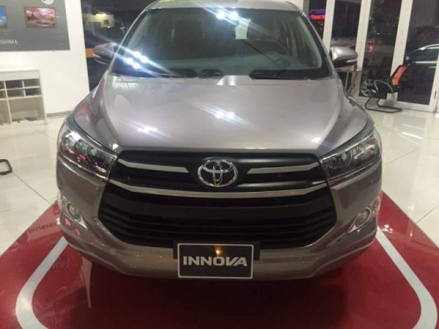 Bán Toyota Innova 2.0E đời 2019, màu xám