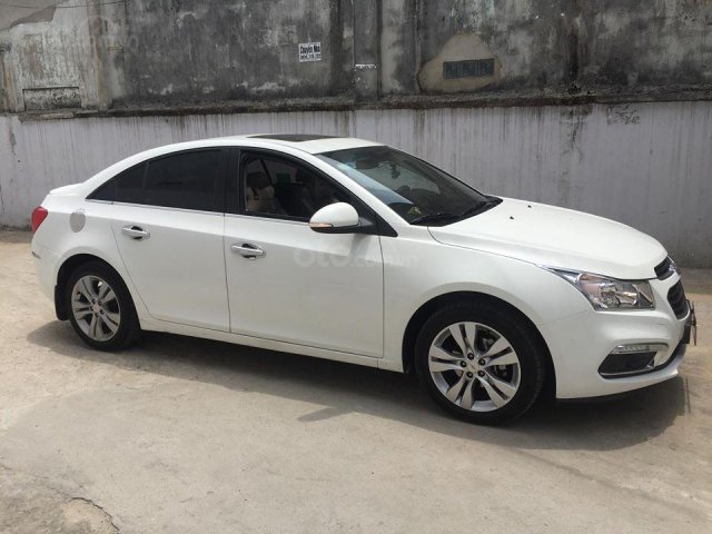 Cần bán xe Chevrolet Cruze LTZ 2016, số tự động, màu trắng