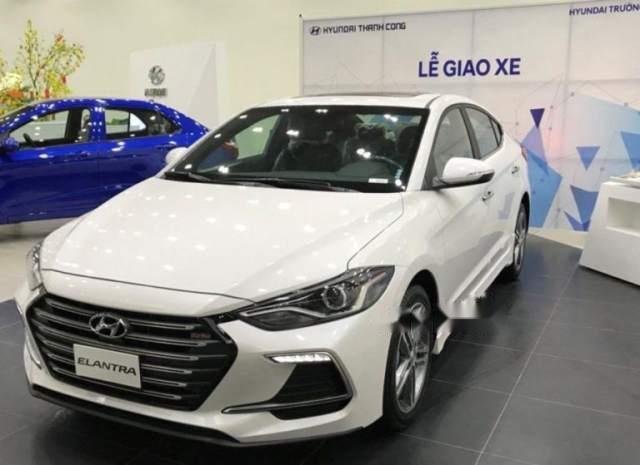 Bán xe Hyundai Elantra 2018, màu trắng