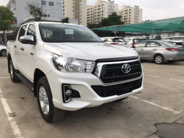 Bán xe Toyota Hilux sản xuất 2018, màu trắng, nhập khẩu