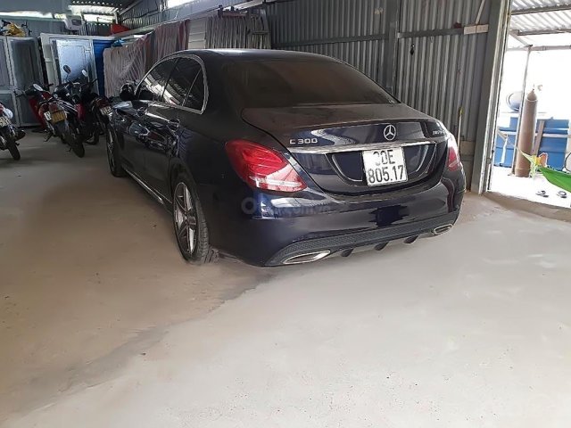 Bán xe Mercedes C300 AMG đời 2017, màu xanh lam chính chủ 