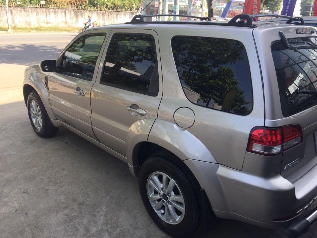 Bán xe Ford Escape XLS năm sản xuất 2011, màu ghi vàng, giá 495tr