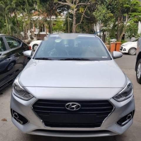 Bán Hyundai Accent 1.4MT Base sản xuất năm 2019, màu bạc số sàn