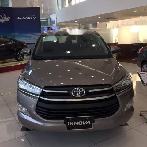 Bán xe Toyota Innova đời 2019, màu xám, giá 746tr