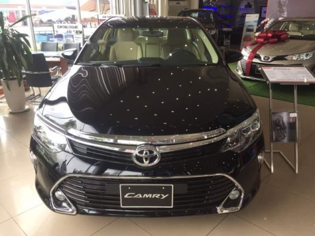 Bán ô tô Toyota Camry đời 2019, màu đen, giá 997tr