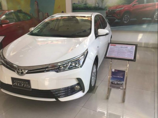 Cần bán lại xe Toyota Corolla altis 2019, màu trắng, 733 triệu