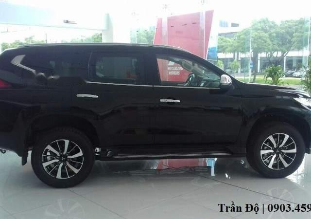 Bán xe Mitsubishi Pajero Sport 4x2 AT đời 2018, màu đen, nhập khẩu Thái0