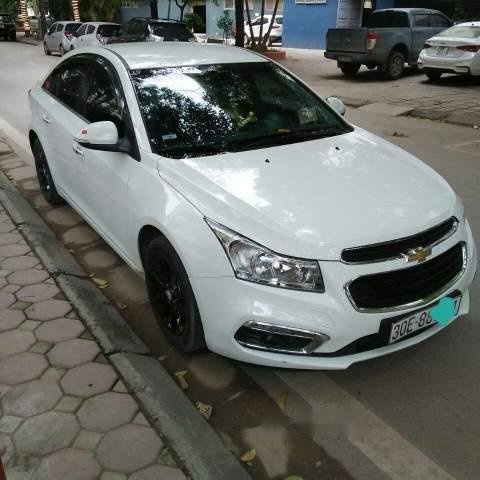 Cần bán xe Chevrolet Cruze đời 2017, màu trắng