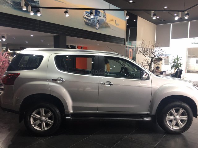 Bán xe Isuzu mu-X 3.0 AT 2016, màu bạc, xe nhập Thái Lan0