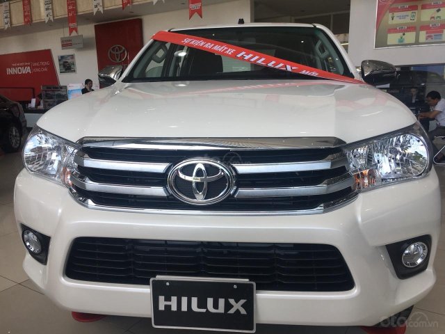 Bán Hilux 2.4 4x4 MT giao ngay, giá cực tốt 09068823290