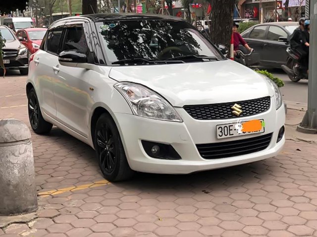 Cần bán Suzuki Swift đời 2017, màu trắng sang trọng