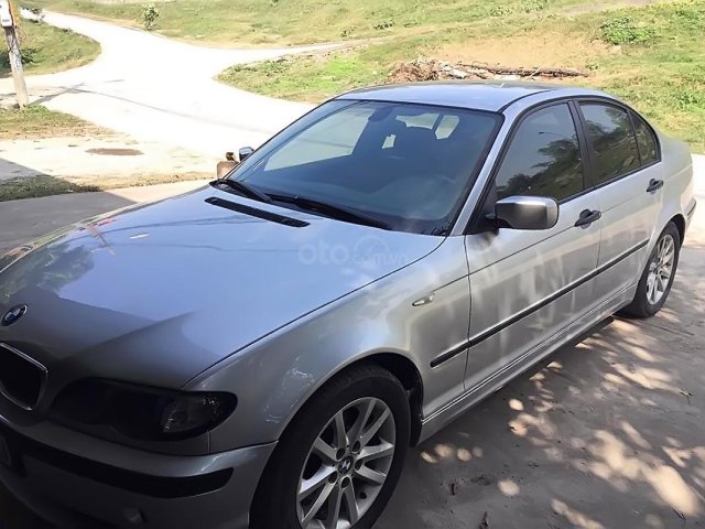 Bán BMW 318i năm sản xuất 2003, màu bạc còn mới, giá tốt