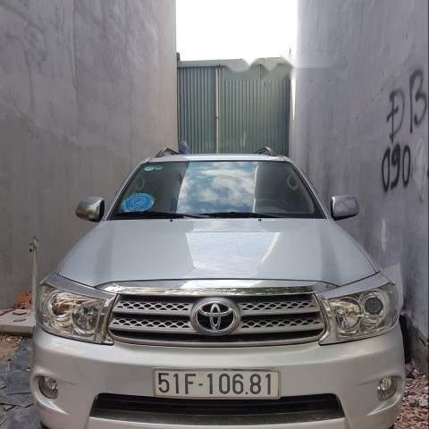 Bán Toyota Fortuner năm 2010, màu bạc, 640 triệu