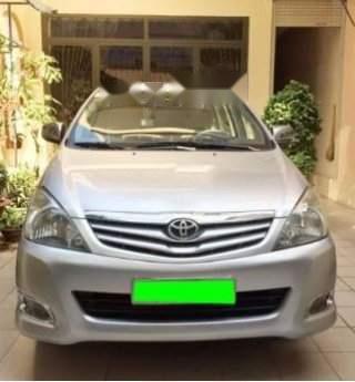 Cần bán lại xe Toyota Innova G đời 2012, màu bạc chính chủ