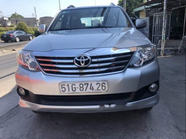 Bán xe Toyota Fortuner đời 2014, màu bạc chính chủ