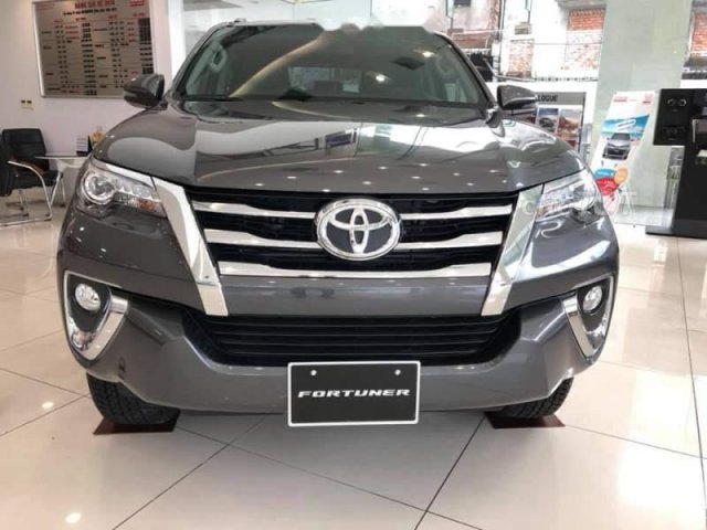 Bán Toyota Fortuner 2.8 AT 4x4 năm 2019, màu xám, nhập khẩu nguyên chiếc