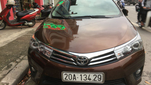 Cần bán Toyota Corolla altis 1.8 AT năm 2015, màu nâu