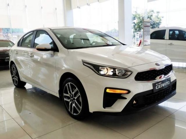 Bán Kia Cerato đời 2019, màu trắng, xe mới 100%