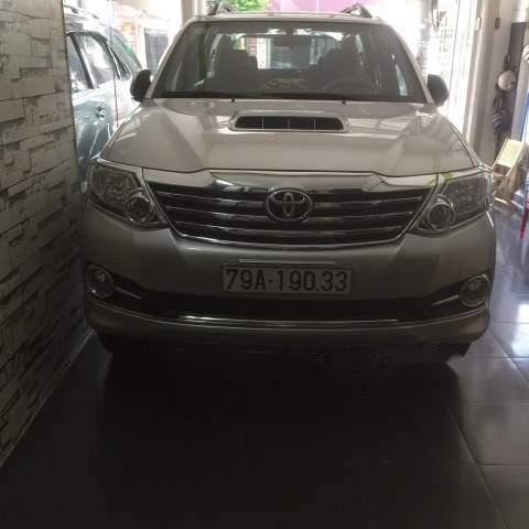 Cần bán Toyota Fortuner sản xuất năm 2015, màu bạc, giá 840tr