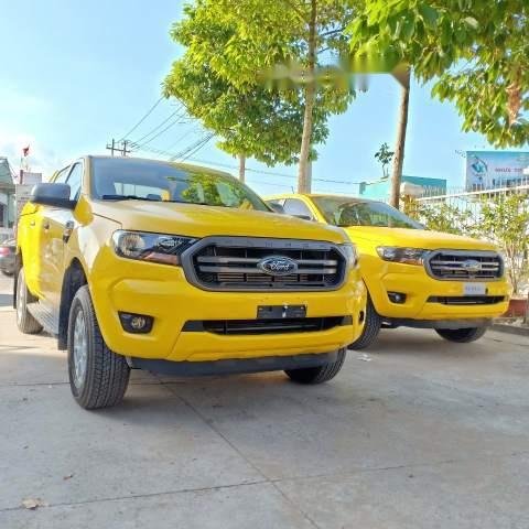Cần bán xe Ford Ranger XLS đời 2018, màu vàng, nhập khẩu nguyên chiếc, giá cạnh tranh