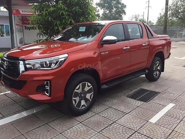 Bán Toyota Hilux 2.8G AT máy dầu, tự động 2 cầu