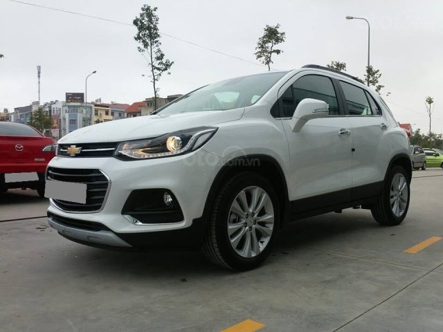 Bán Chevrolet Trax 2018 tự động, màu trắng, mới mua đi được 8000 km0