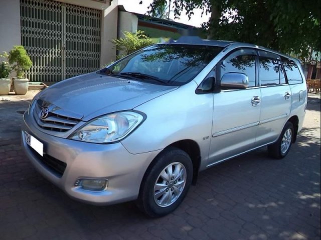 Bán Toyota Innova G năm sản xuất 2009, màu bạc ít sử dụng