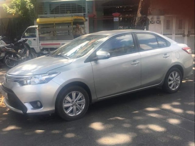 Cần bán xe Toyota Vios năm 2017, màu bạc