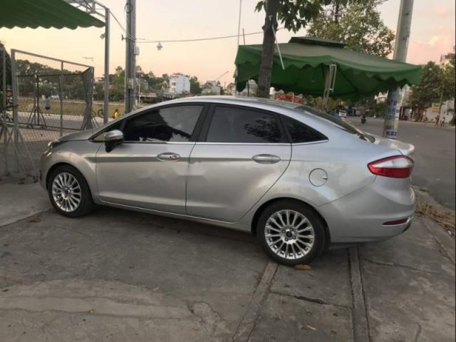 Cần bán gấp Ford Fiesta đời 2014, màu bạc, 405tr0