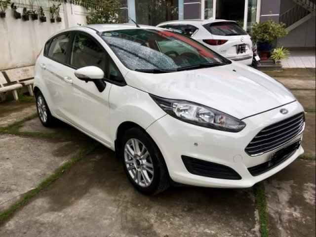 Chính chủ bán Ford Fiesta đời 2014, màu trắng0