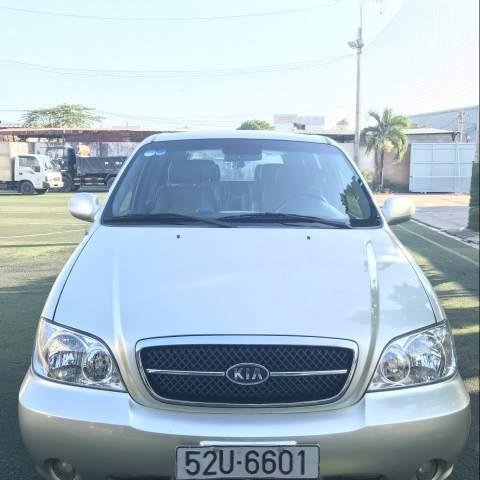 Cần bán gấp Kia Carnival đời 2009, xe nhà mua mới sử dụng