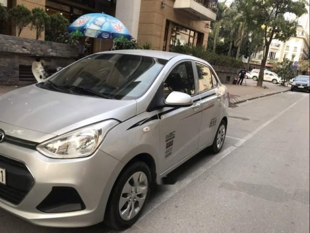 Chính chủ bán Hyundai Grand i10 đời 2016, màu bạc, nhập khẩu