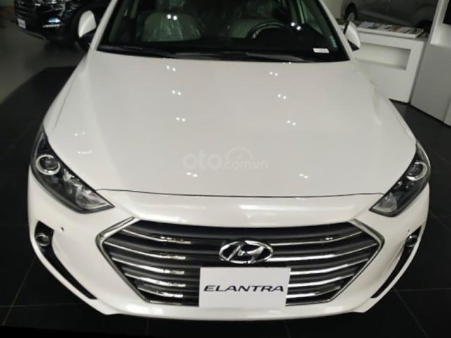 Bán Hyundai Elantra 2.0L số tự động, lắp ráp trong nước, mới 100%, màu trắng