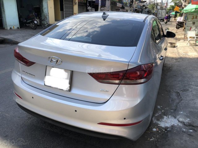 Bán Elantra 1.6AT 2018, màu bạc, đúng chất, giá TL, hỗ trợ trả góp